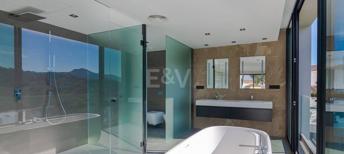 Modern villa with 360-degree views in Los Arqueros