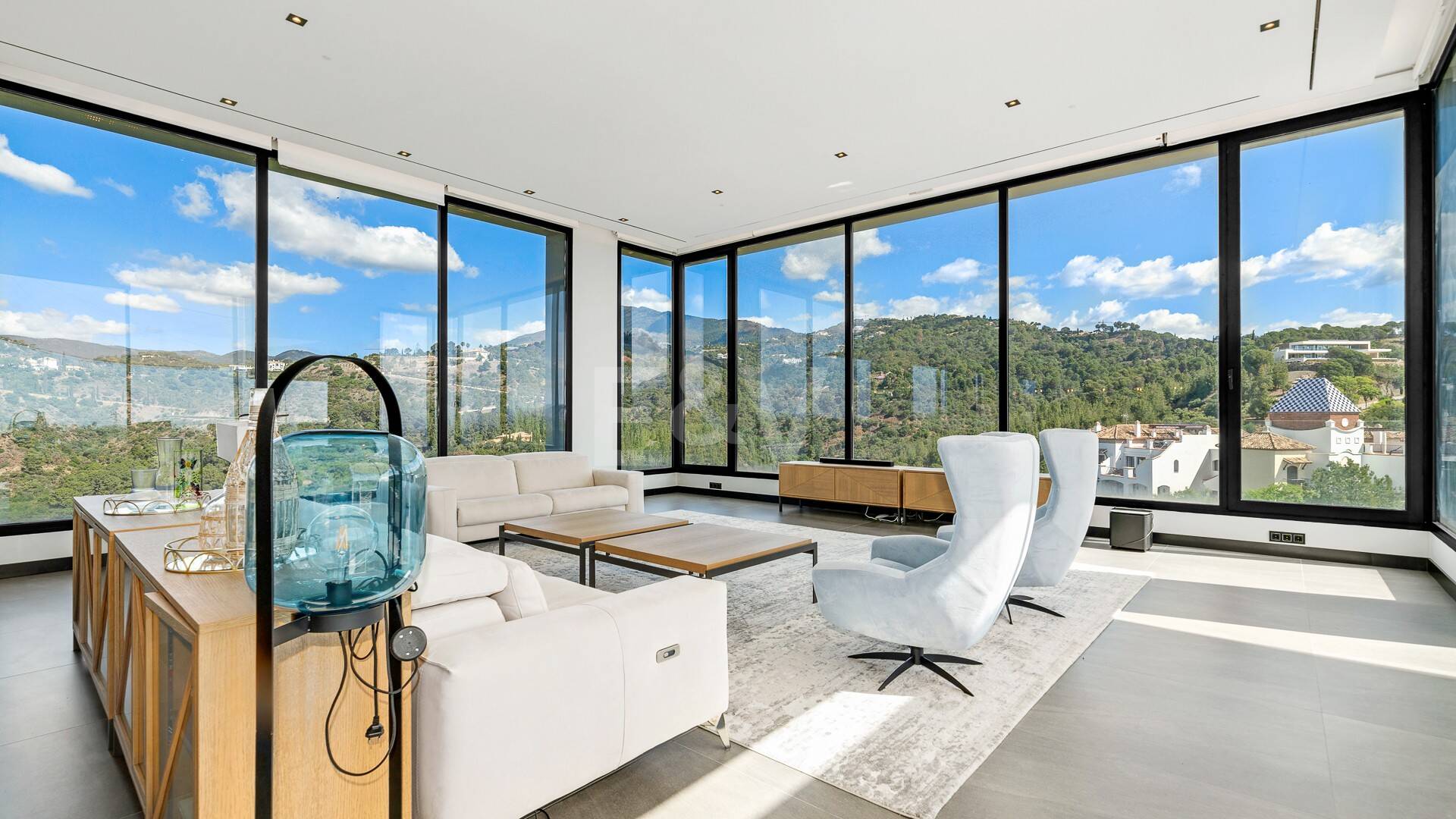 Modern villa with 360-degree views in Los Arqueros