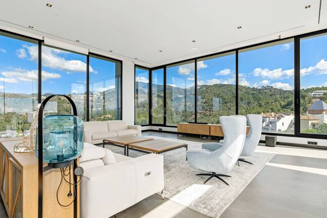 Villa moderna con vistas de 360 grados en Los Arqueros