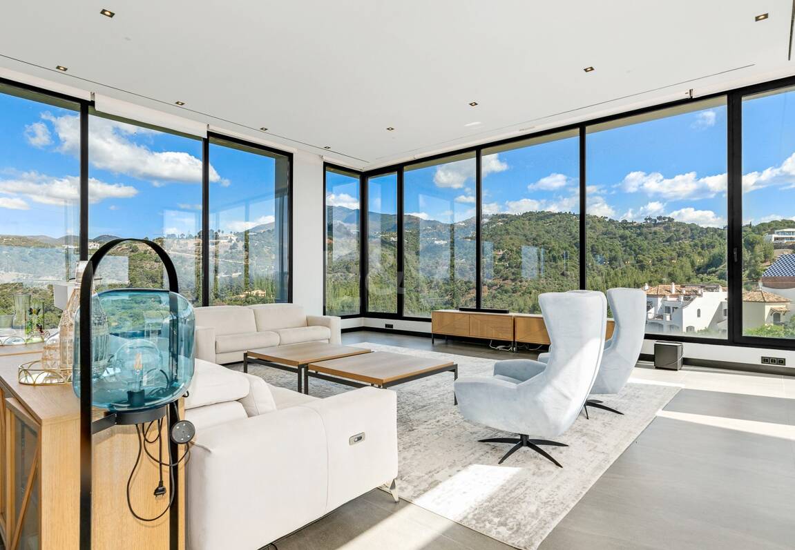 Villa moderna con vistas de 360 grados en Los Arqueros