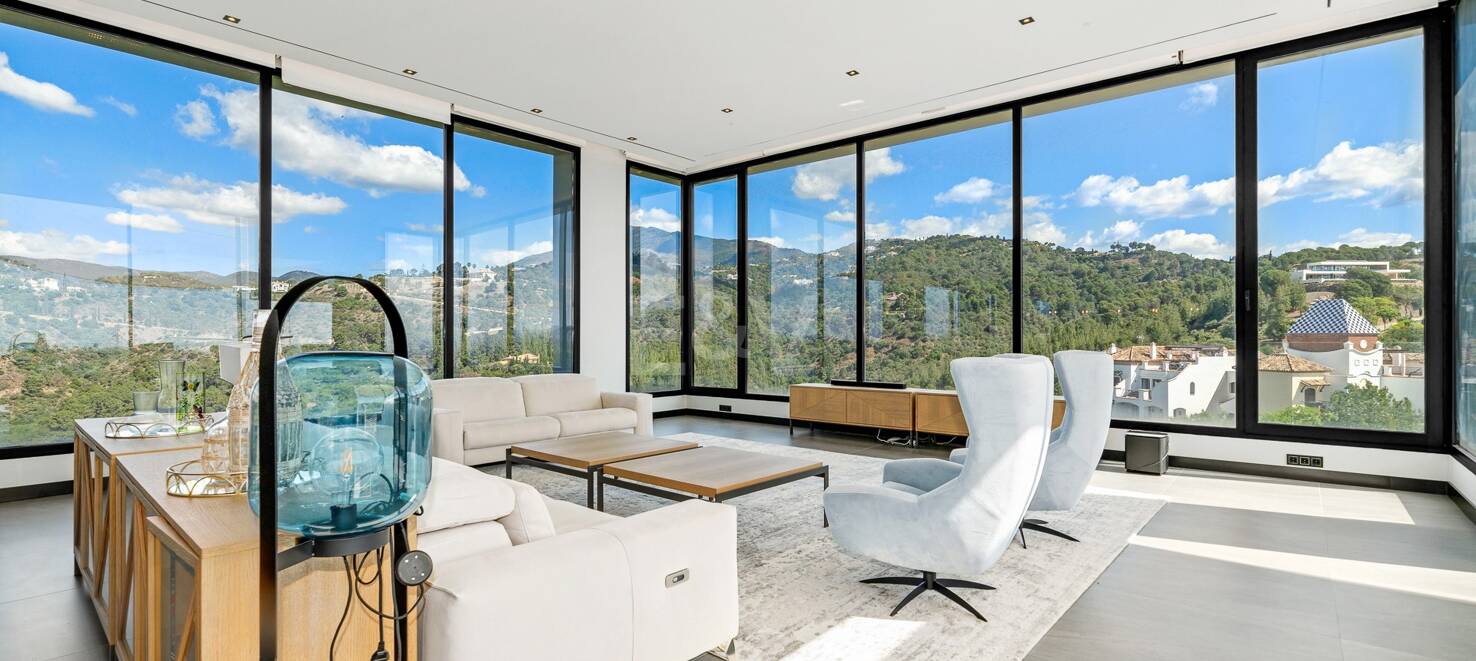 Modern villa with 360-degree views in Los Arqueros