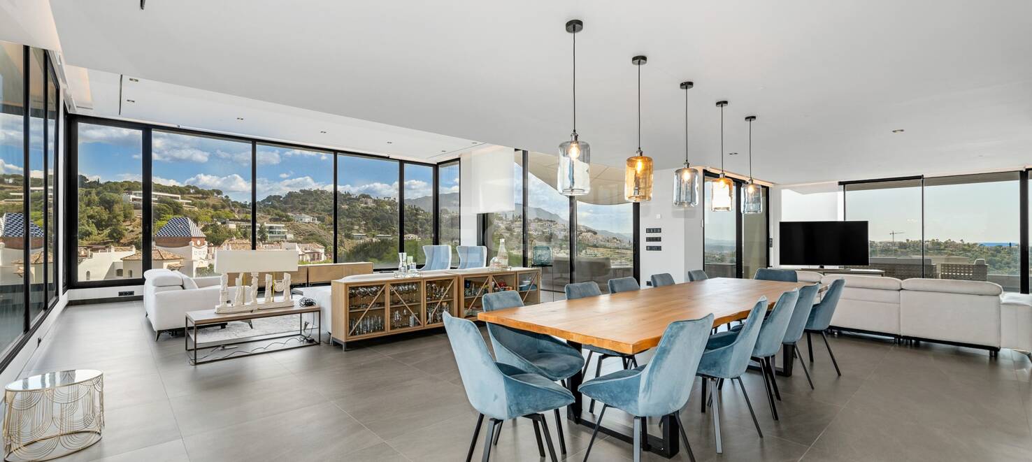 Modern villa with 360-degree views in Los Arqueros