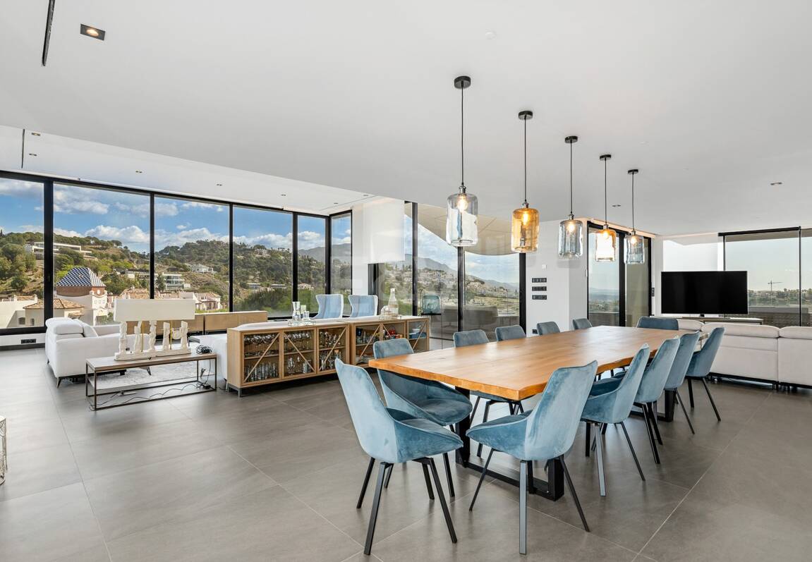 Villa moderna con vistas de 360 grados en Los Arqueros