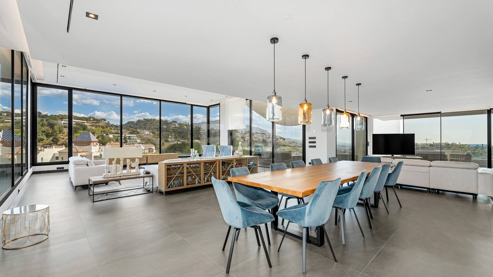 Modern villa with 360-degree views in Los Arqueros