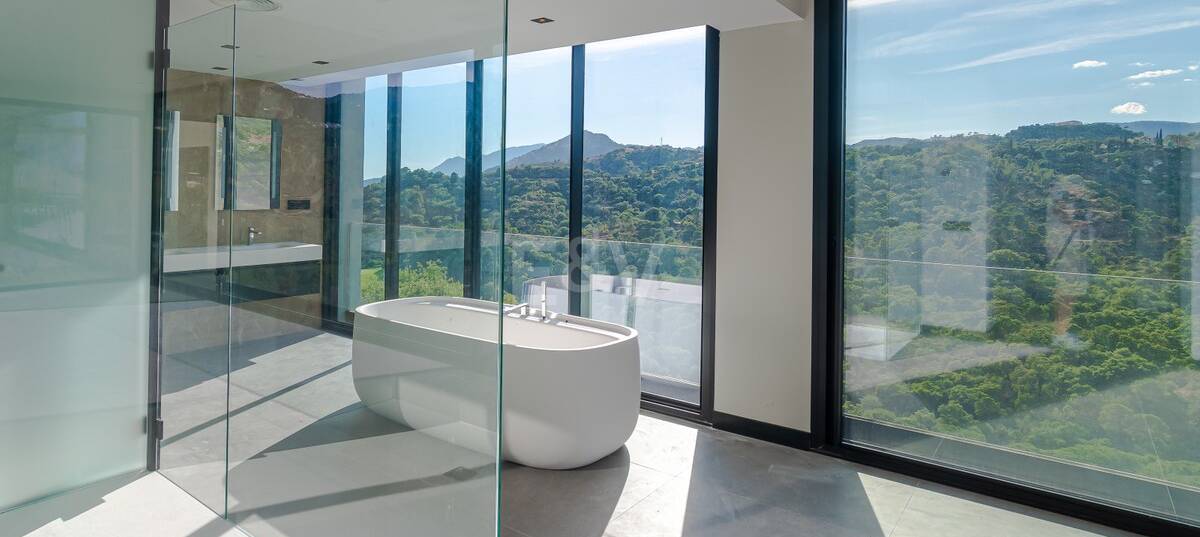 Modern villa with 360-degree views in Los Arqueros