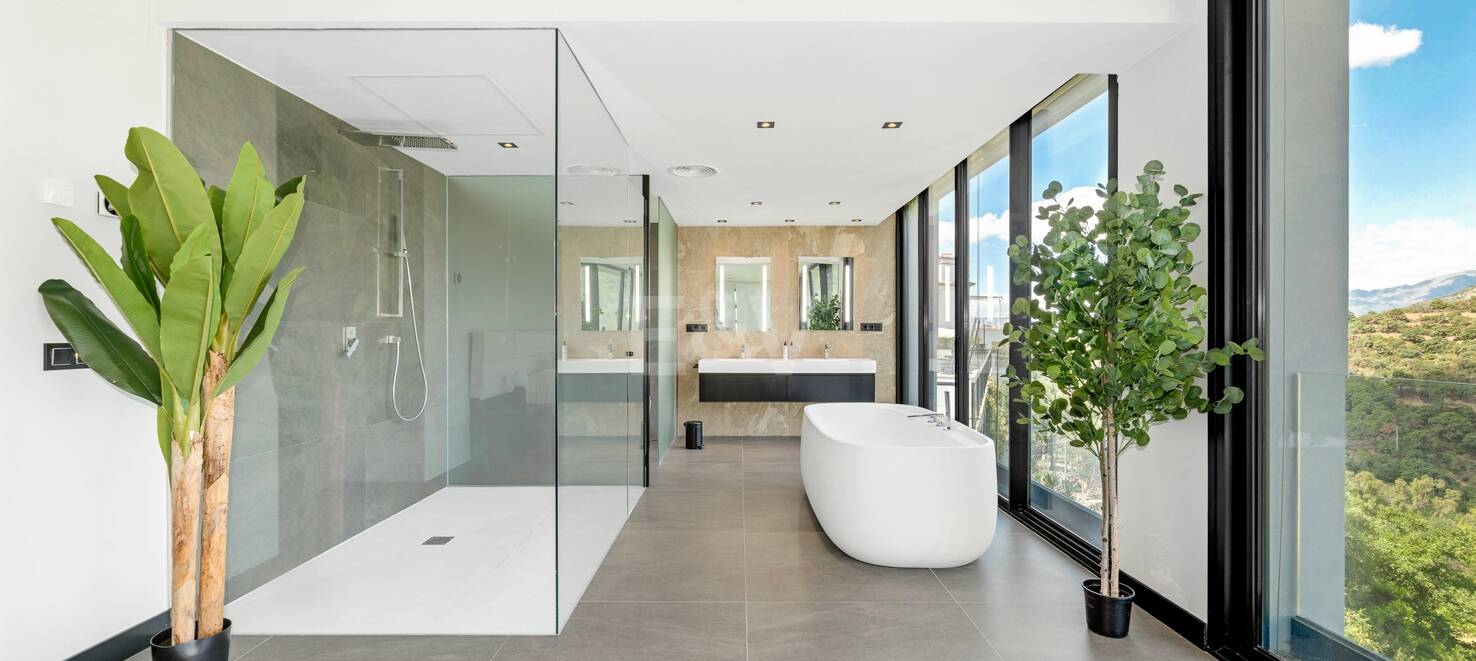 Modern villa with 360-degree views in Los Arqueros