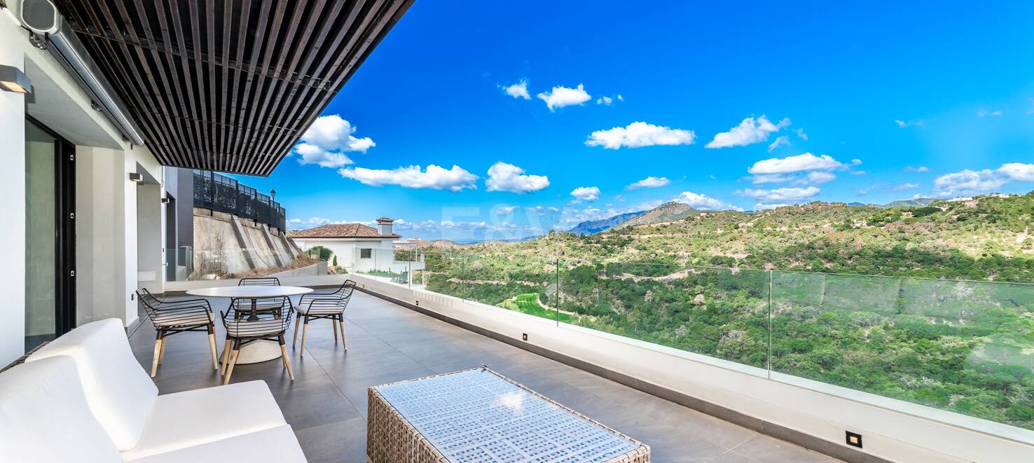Modern villa with 360-degree views in Los Arqueros