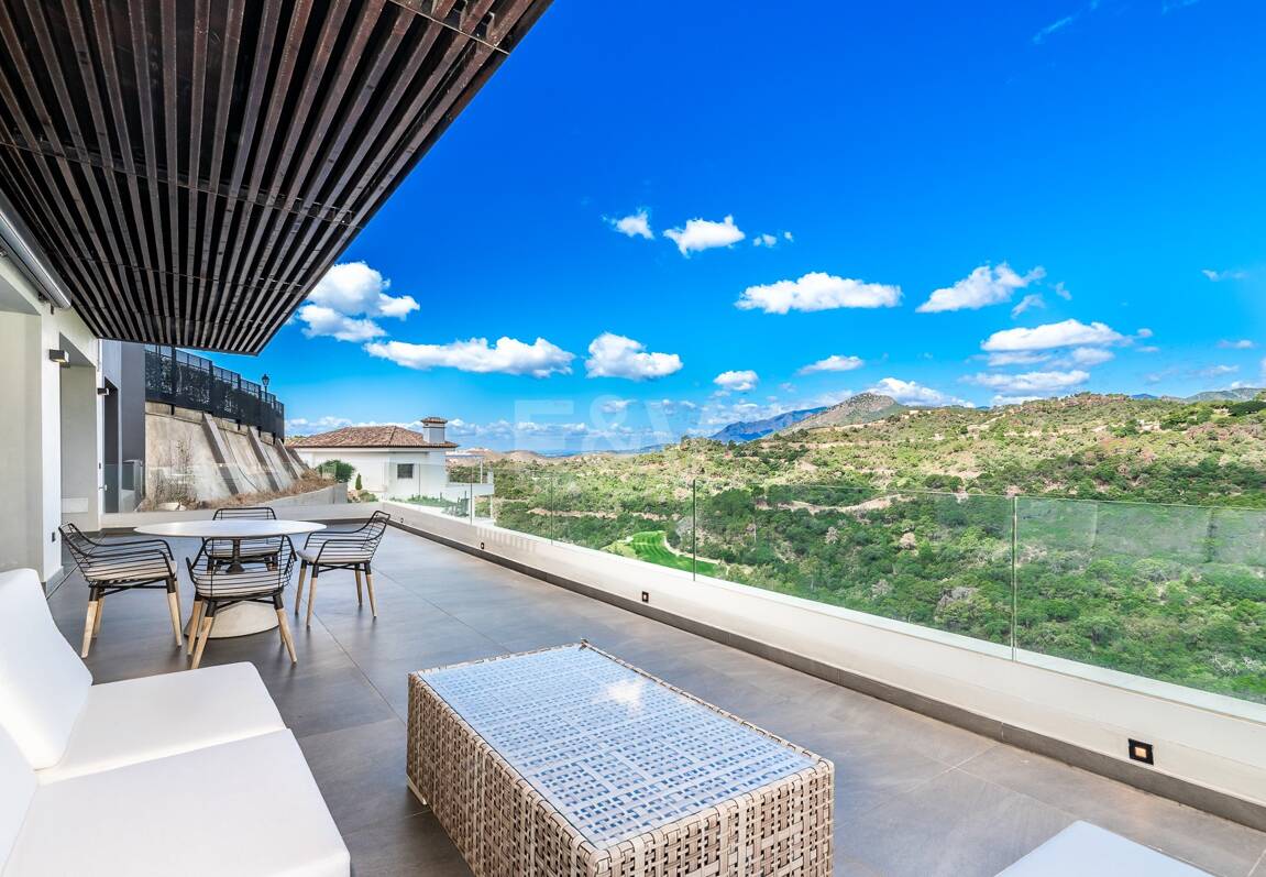 Villa moderna con vistas de 360 grados en Los Arqueros