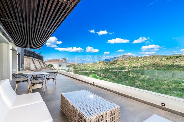Villa moderna con vistas de 360 grados en Los Arqueros