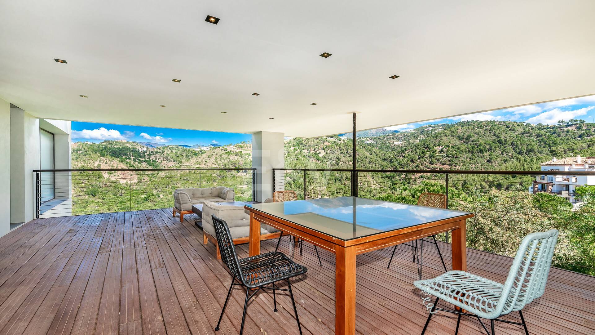 Modern villa with 360-degree views in Los Arqueros