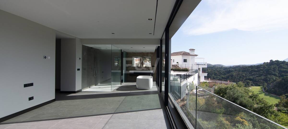 Modern villa with 360-degree views in Los Arqueros