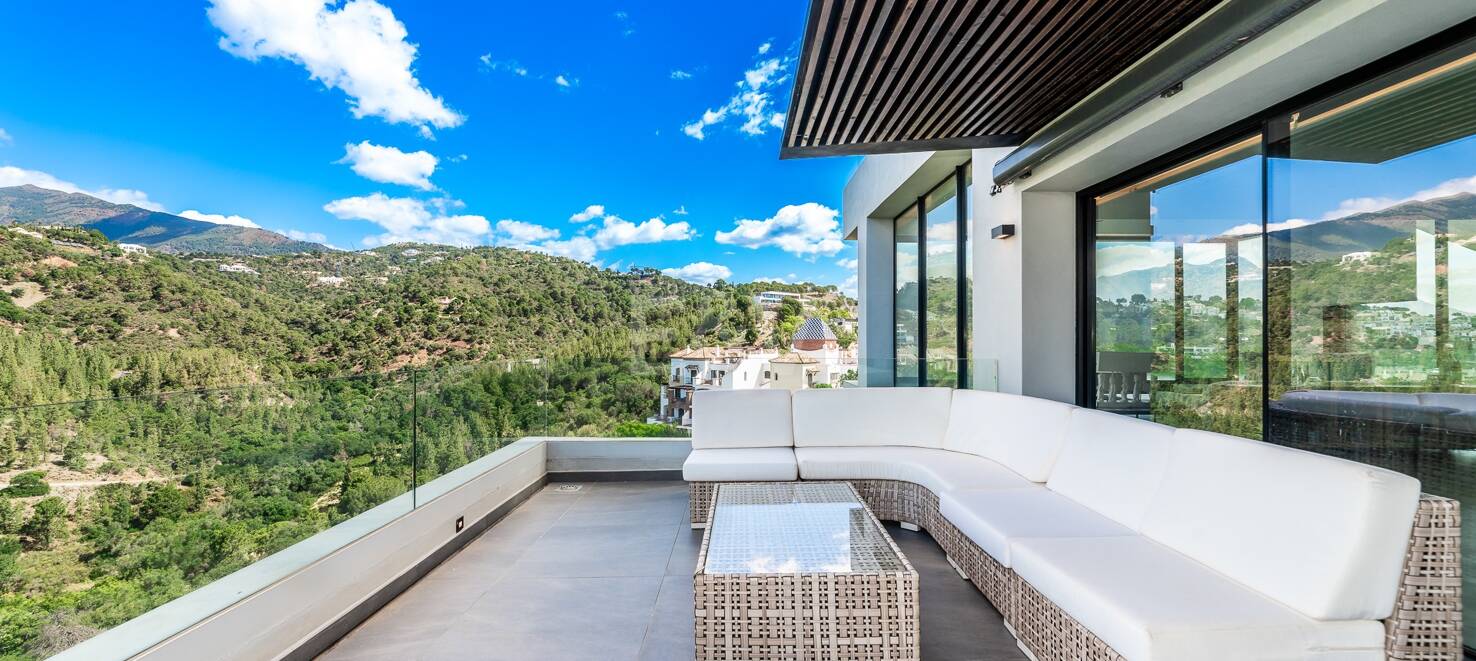 Modern villa with 360-degree views in Los Arqueros