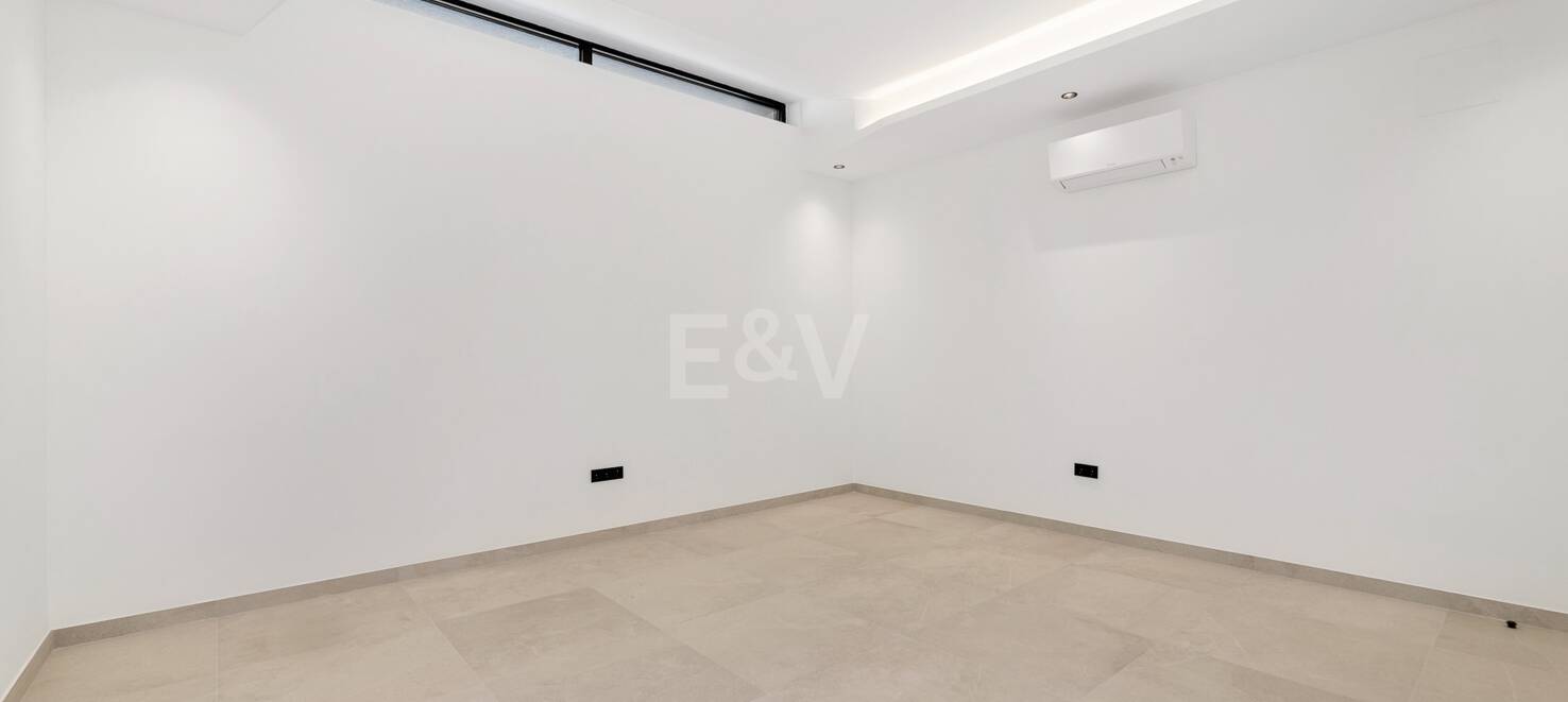 Modern Villa next to the Beach in Marbella City