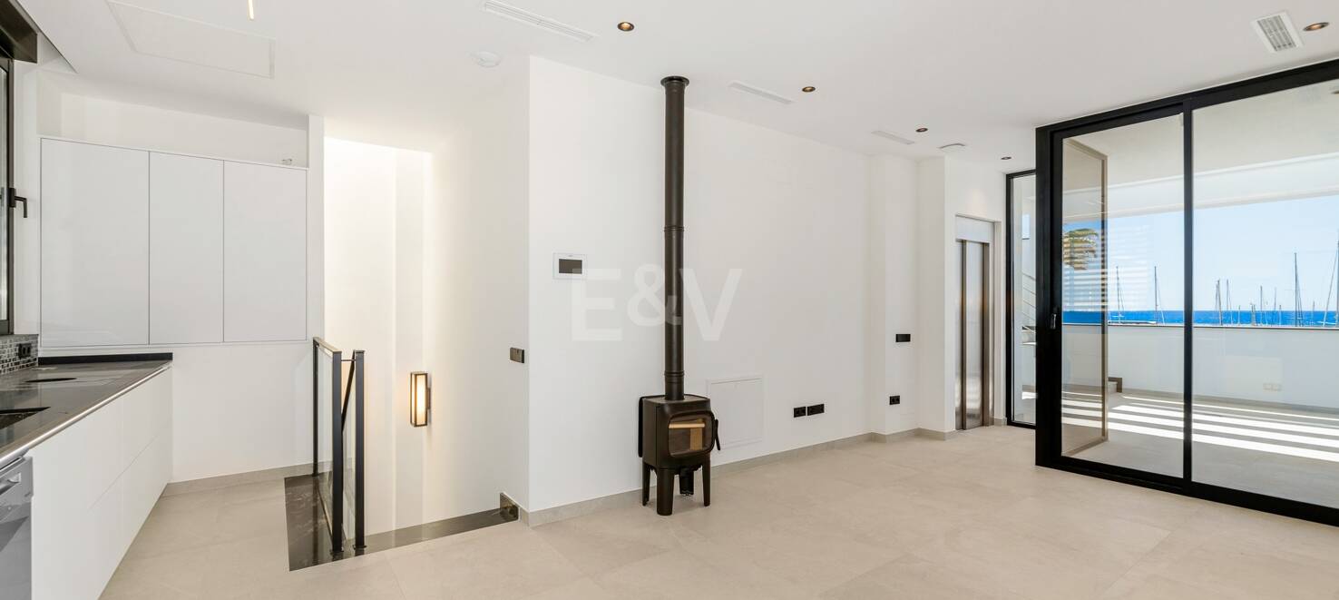 Modern Villa next to the Beach in Marbella City