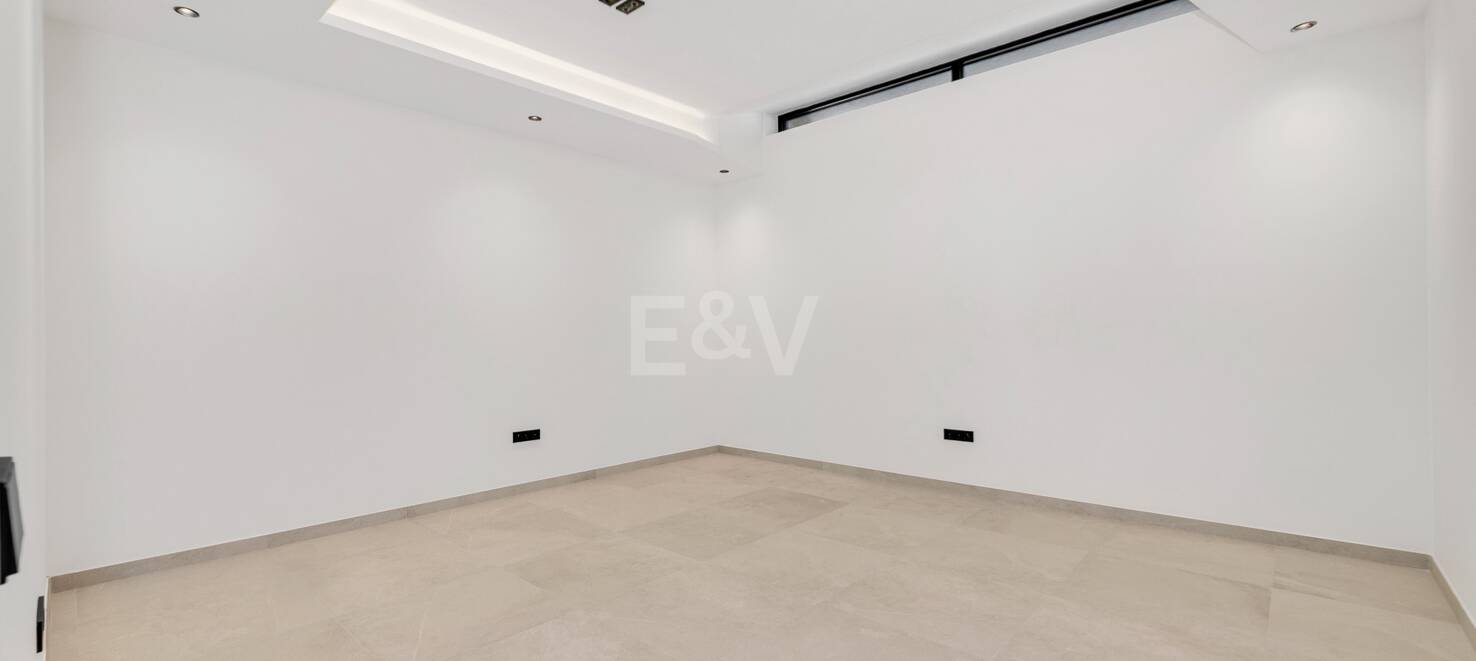 Modern Villa next to the Beach in Marbella City