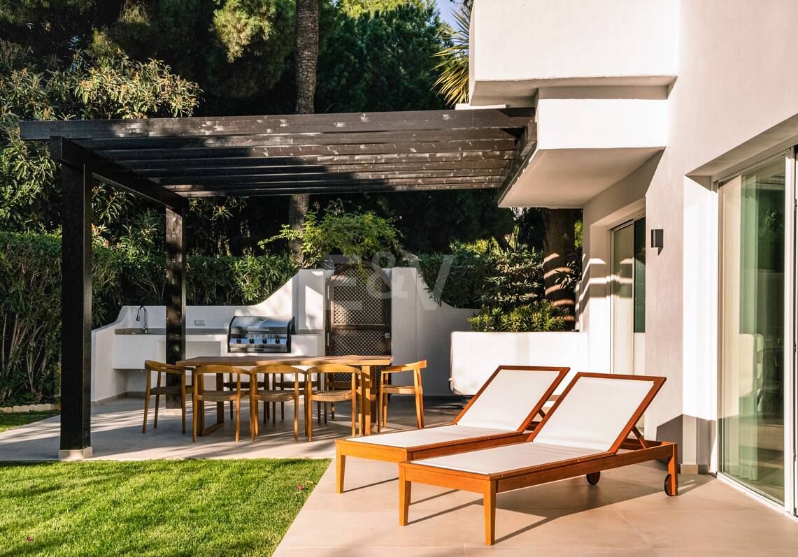 Apartamento Único con Jardín en Las Lomas de Marbella Club