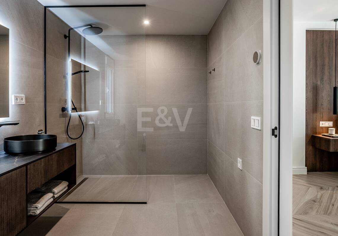 Apartamento Único con Jardín en Las Lomas de Marbella Club