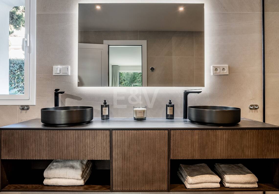 Apartamento Único con Jardín en Las Lomas de Marbella Club