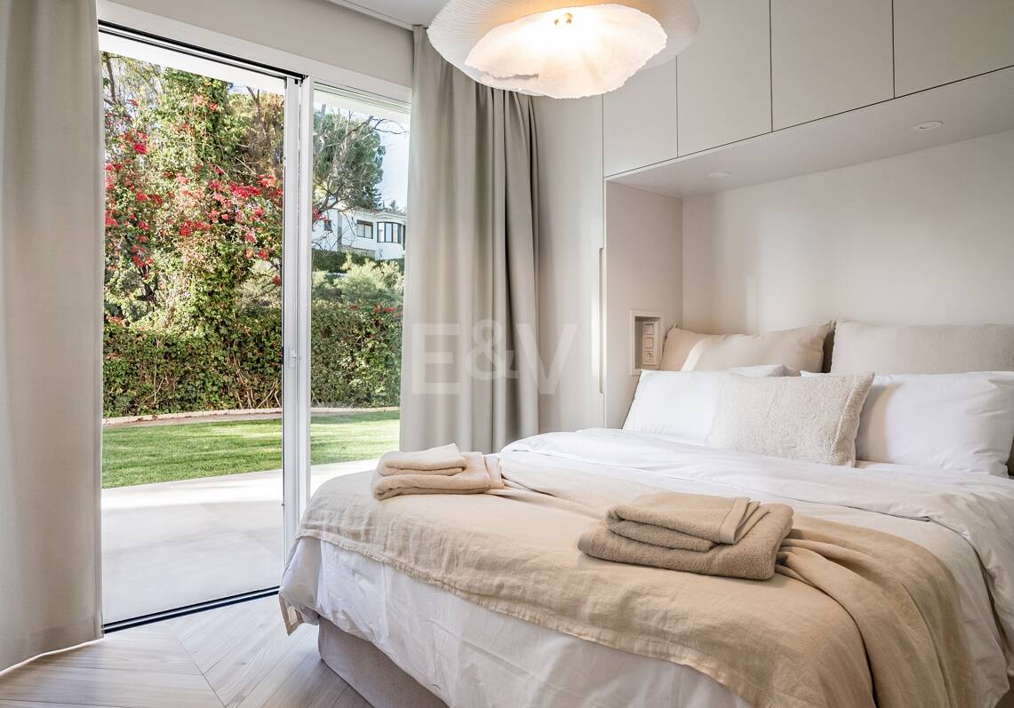 Apartamento Único con Jardín en Las Lomas de Marbella Club
