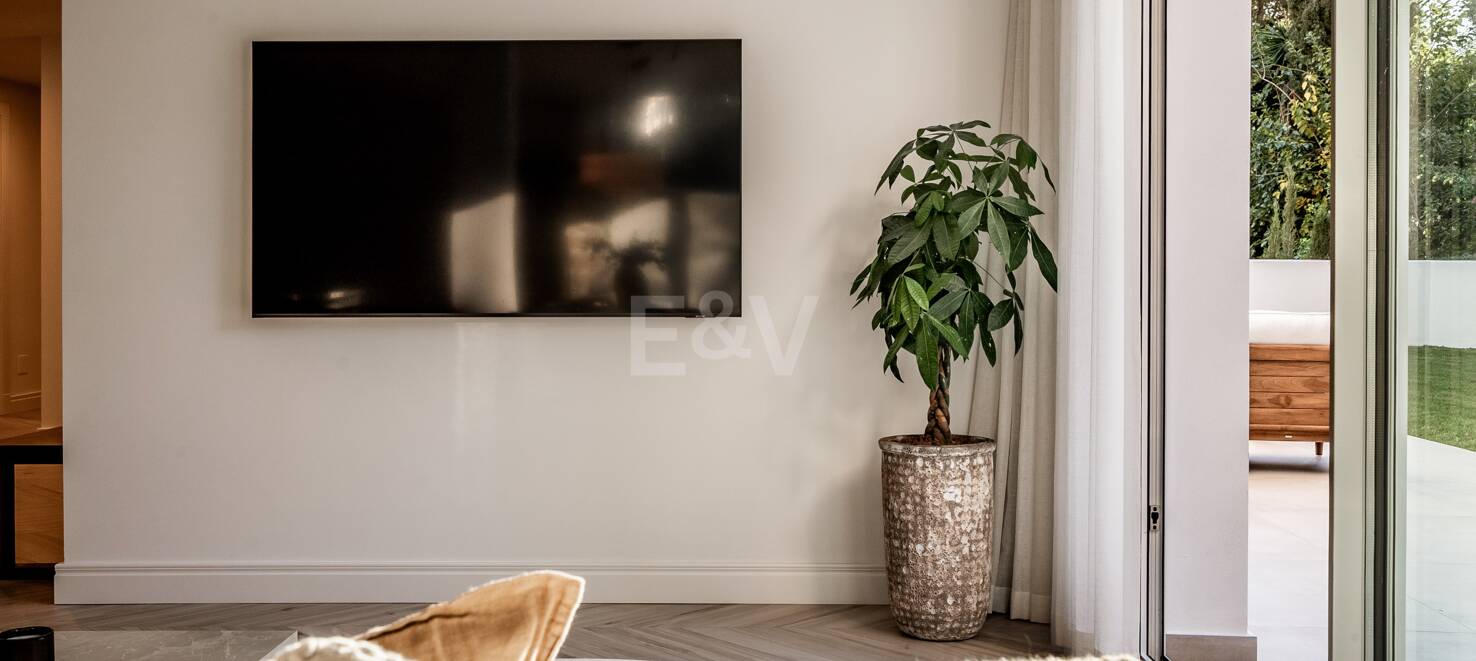 Unique Garden Apartment in Las Lomas de Marbella Club
