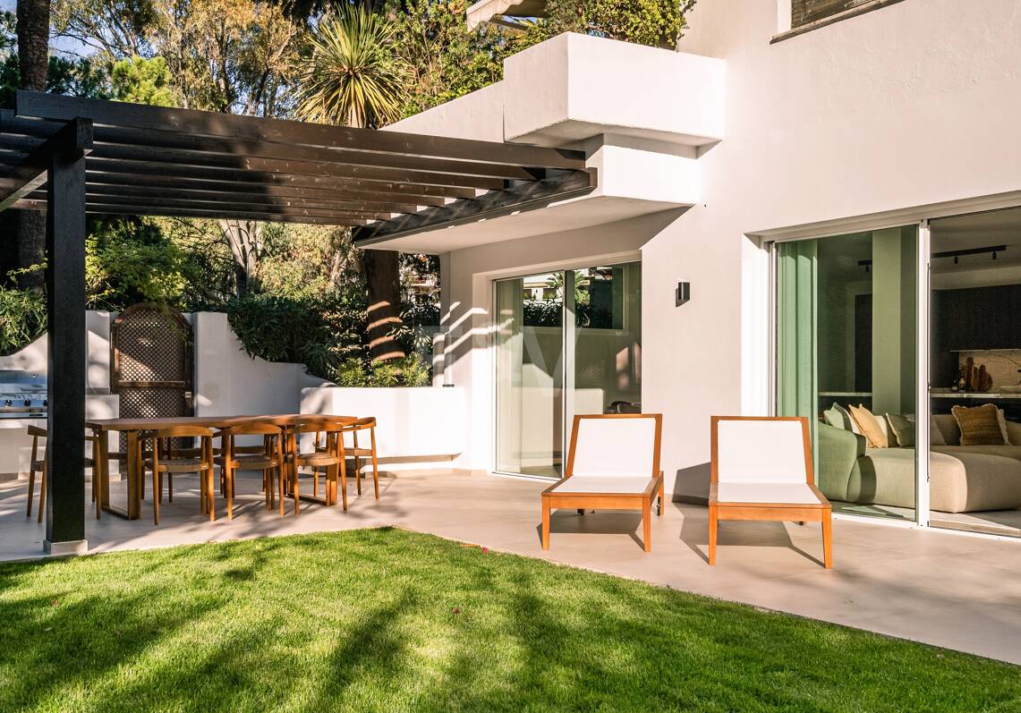Apartamento Único con Jardín en Las Lomas de Marbella Club