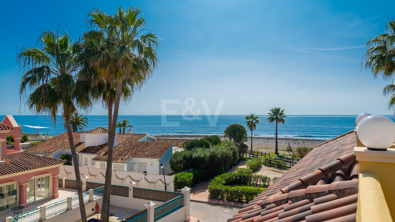 Villa exclusiva en Puerto Banus a pasos de la playa con vistas al mar y piscina privada