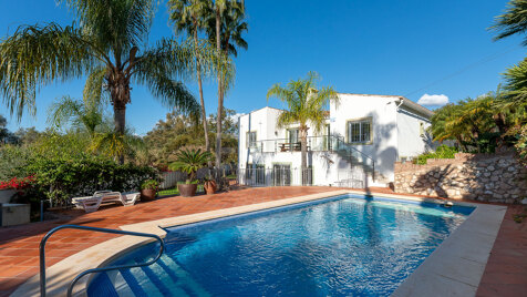 5 bed Andalusian style property available until June 2025