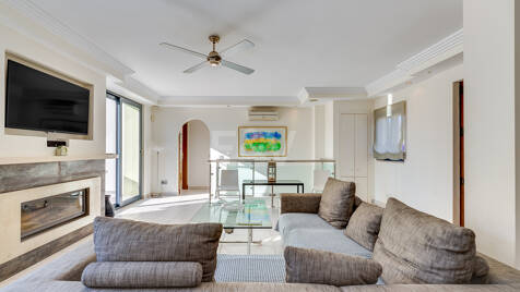 Propriété de style andalou de 5 lits disponible pour une location de 9 mois à partir d'octobre 2025