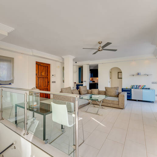 Encantadora villa andaluza de estilo único y moderno con 5 dormitorios en El Rosario