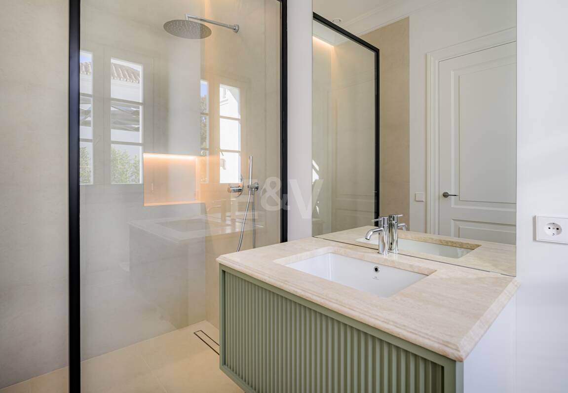 Top Newly Built Villa in La Cerquilla, french provencal style