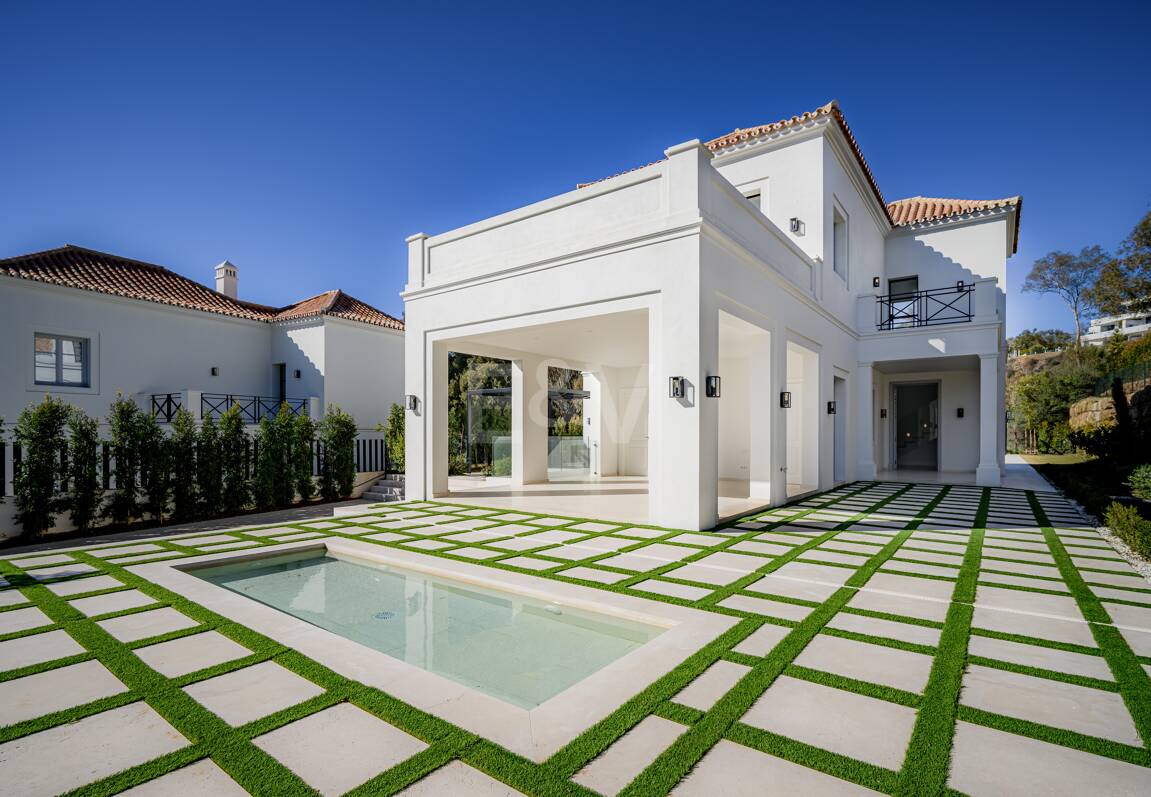 Top Newly Built Villa in La Cerquilla, french provencal style