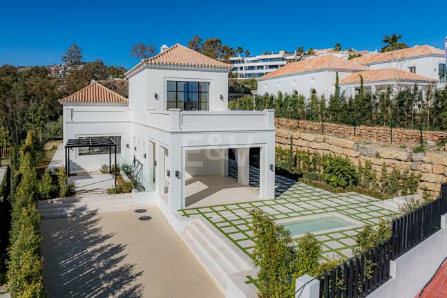 Top Newly Built Villa in La Cerquilla, french provencal style