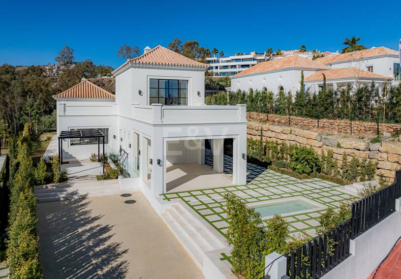 Top Newly Built Villa in La Cerquilla, french provencal style