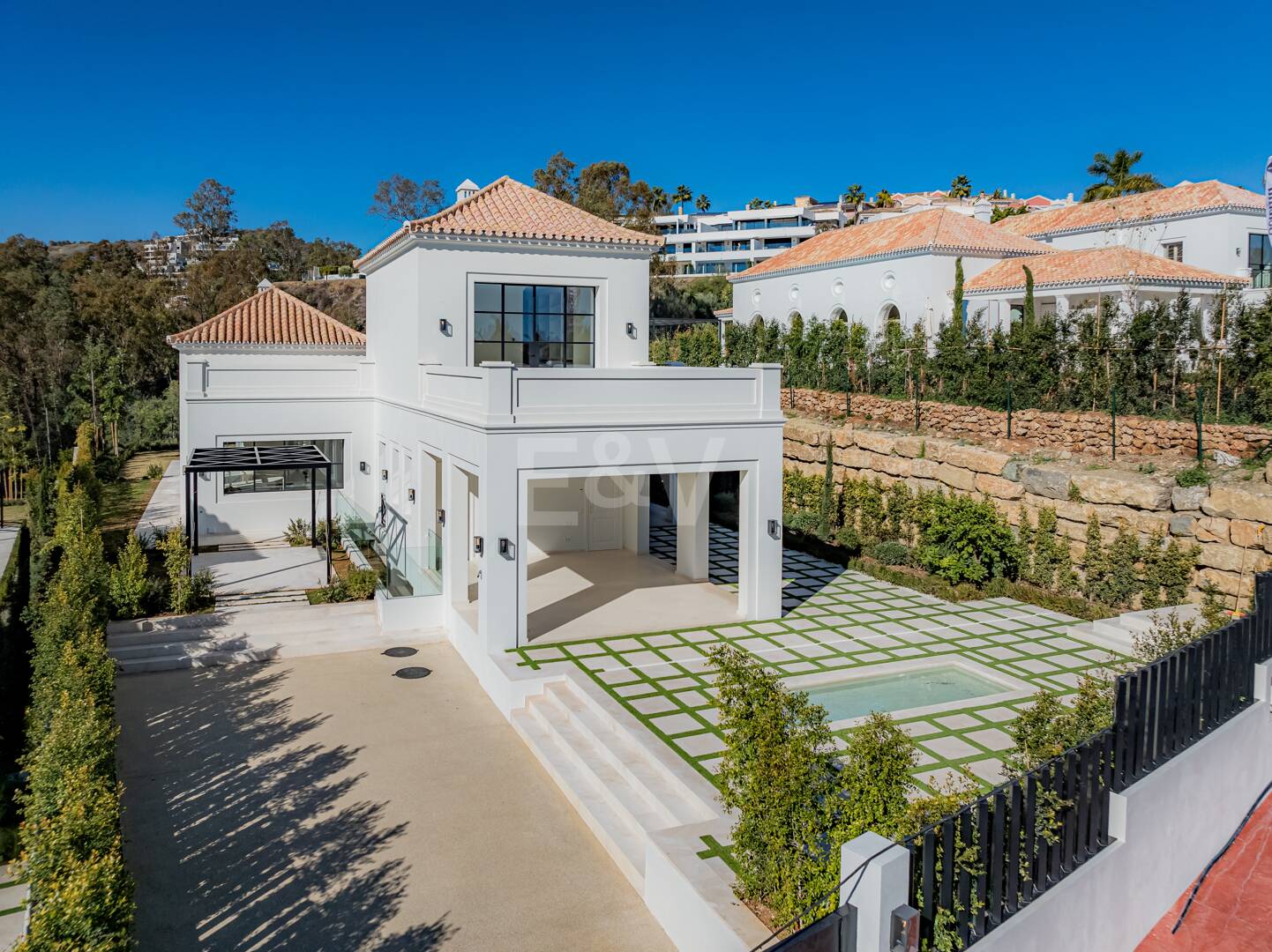 Excelente Villa nueva en la Cerquilla, Estilo provenzal francés