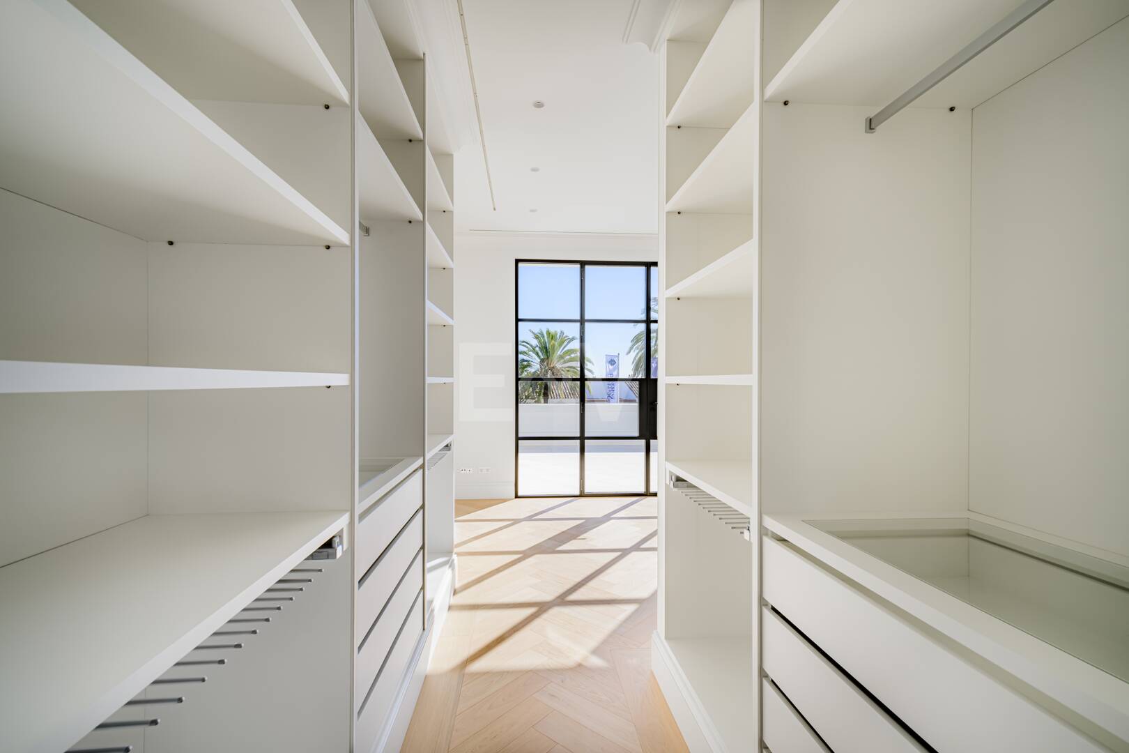 Excelente Villa nueva en la Cerquilla, Estilo provenzal francés