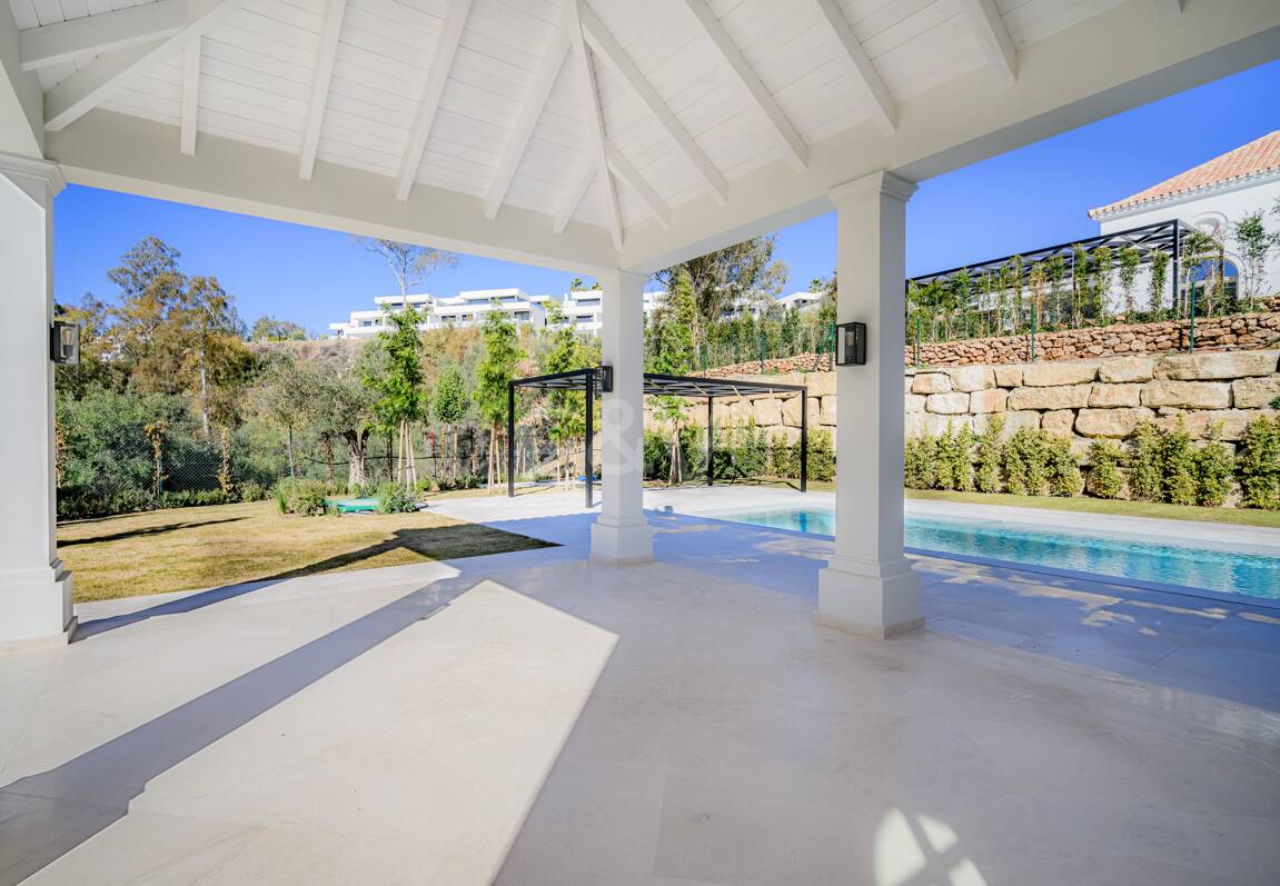 Top Newly Built Villa in La Cerquilla, french provencal style