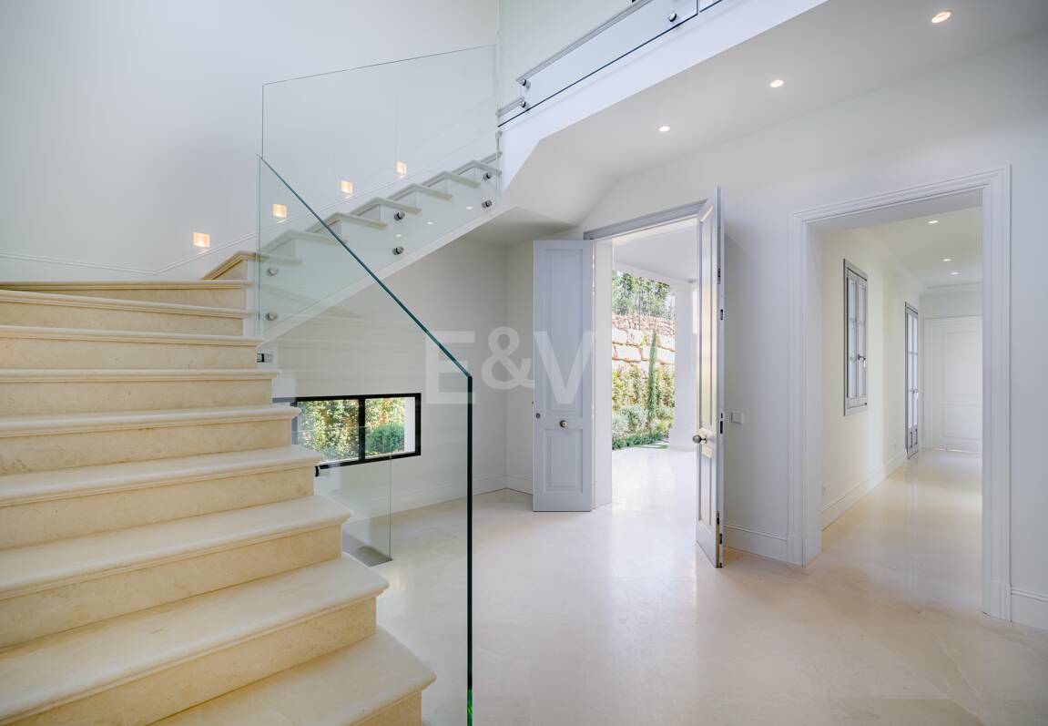 Top Newly Built Villa in La Cerquilla, french provencal style