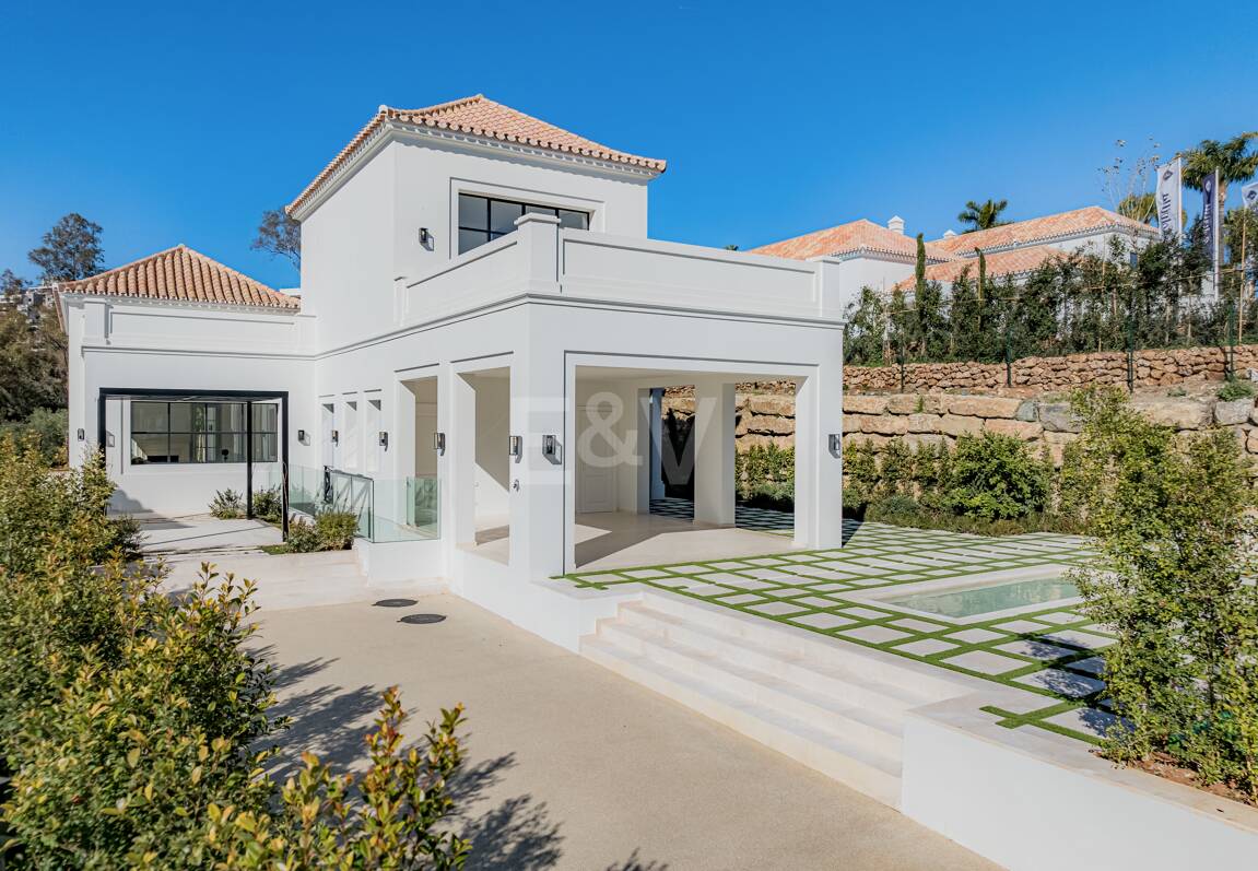 Top Newly Built Villa in La Cerquilla, french provencal style