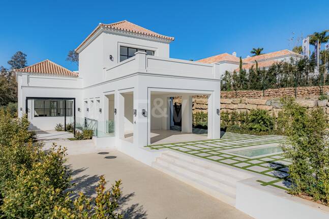 Top Newly Built Villa in La Cerquilla, french provencal style