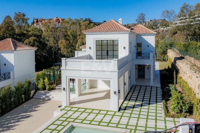 Top Newly Built Villa in La Cerquilla, french provencal style