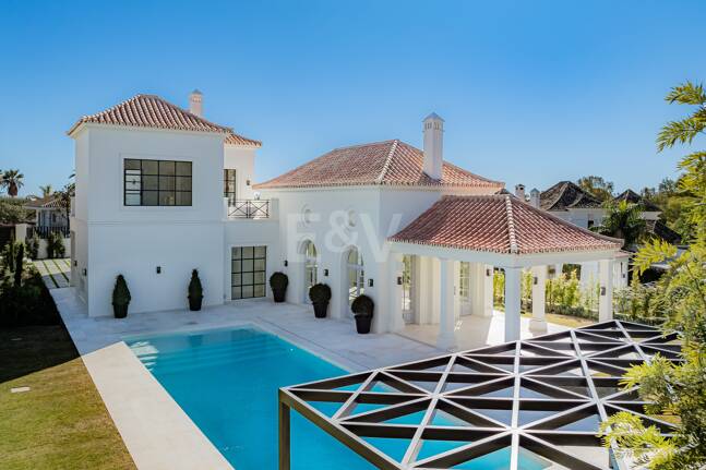 Top Newly Built Villa in La Cerquilla, french provencal style