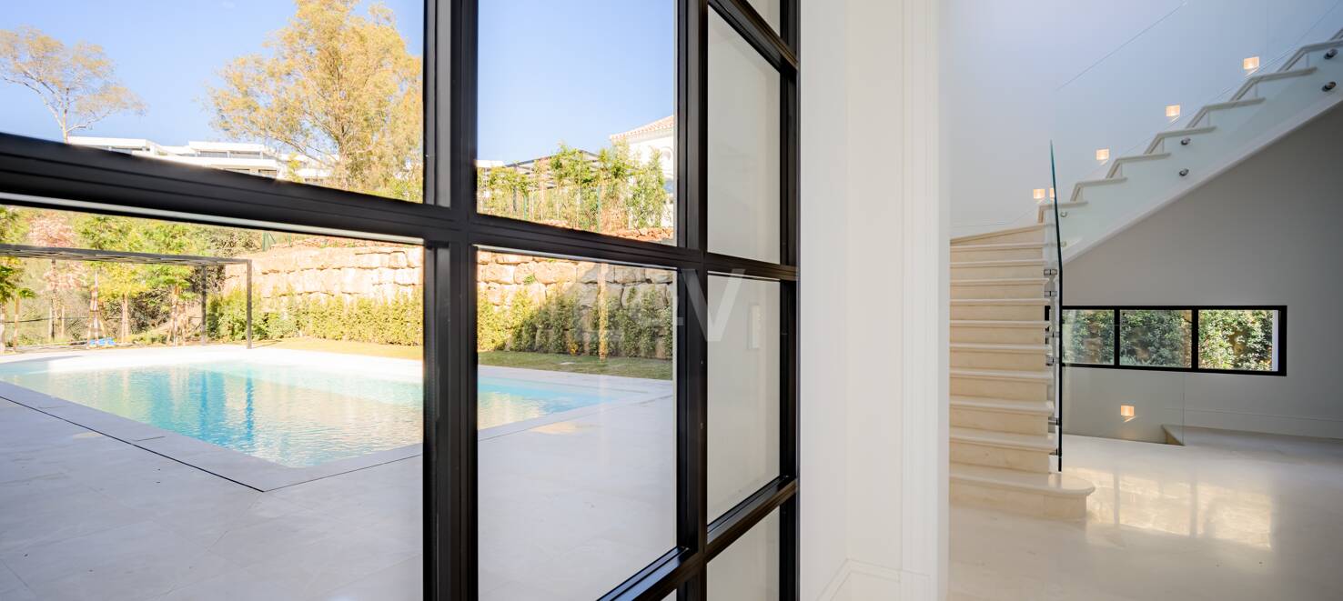 Top nybyggd Villa i La Cerquilla, franska provensal stil