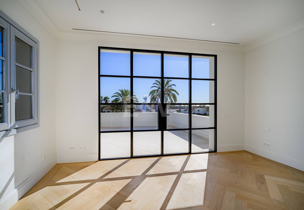 Top Newly Built Villa in La Cerquilla, french provencal style