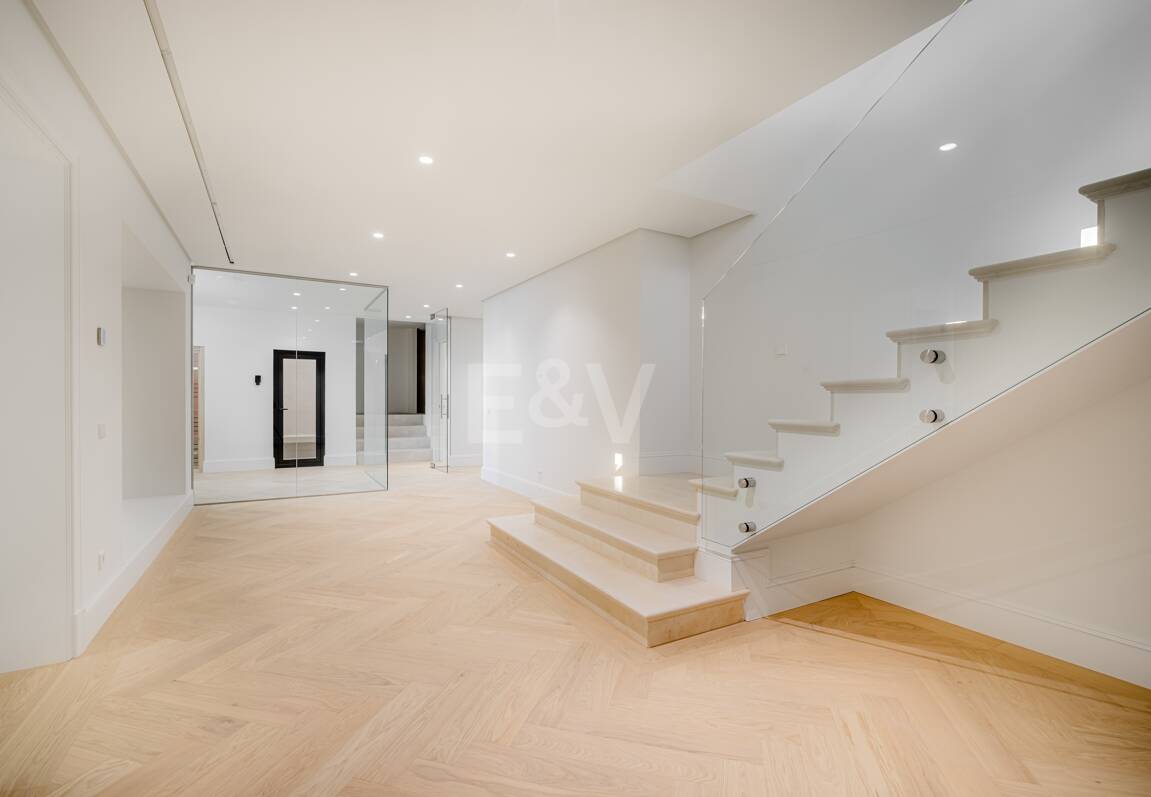 Top Newly Built Villa in La Cerquilla, french provencal style