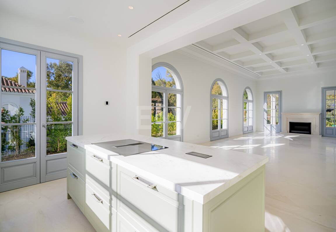 Top Newly Built Villa in La Cerquilla, french provencal style