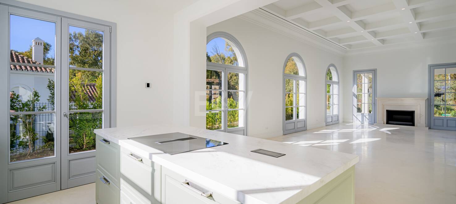 Top nybyggd Villa i La Cerquilla, franska provensal stil