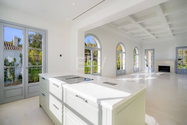 Top Newly Built Villa in La Cerquilla, french provencal style