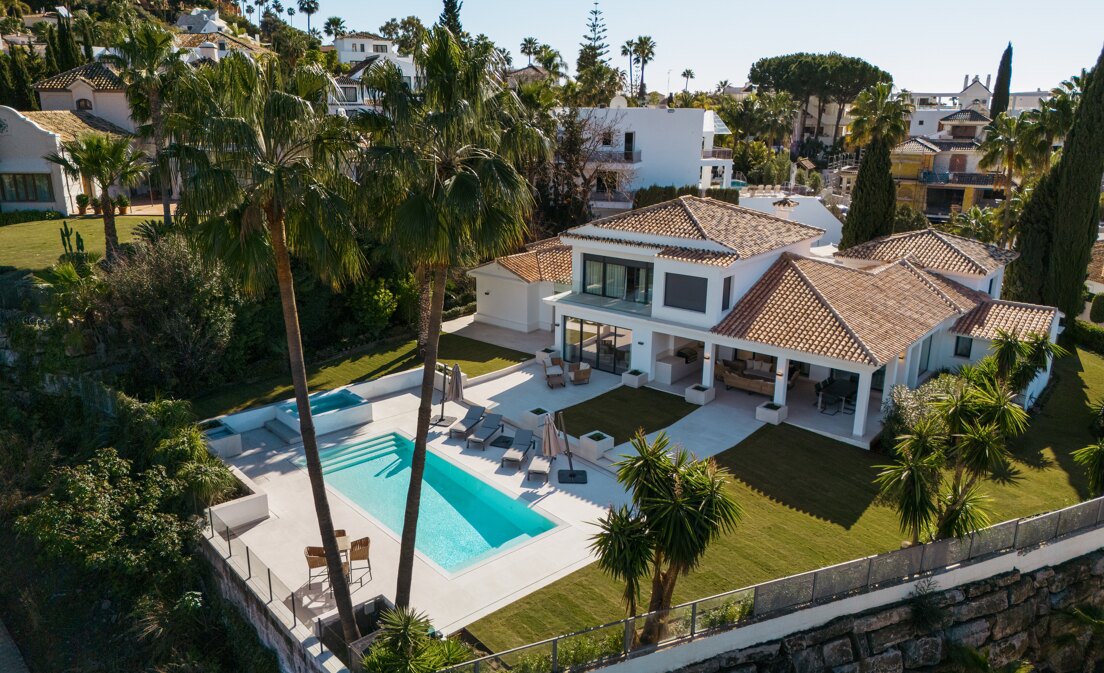 Moderne Luxusvilla in Los Naranjos, direkt am Golfplatz