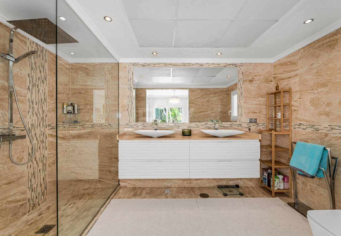 Elegant Villa with Sea Views & Touristic Licence