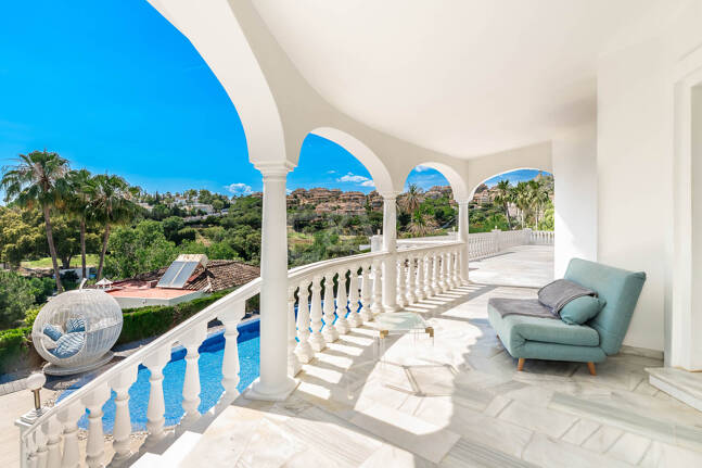 Elegant Villa with Sea Views & Touristic Licence